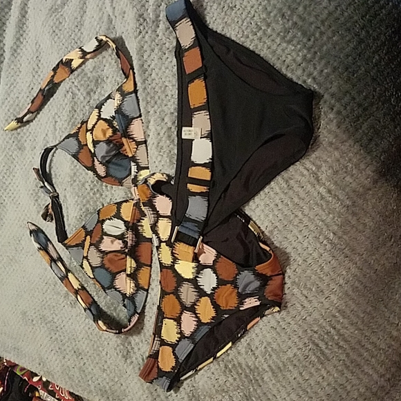 Victorias Secret halter top bikini with 2 bottoms - Picture 3 of 5